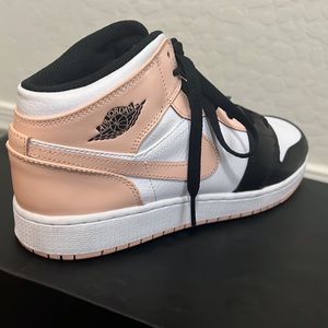 Jordan mid 1’s Arctic orange and black